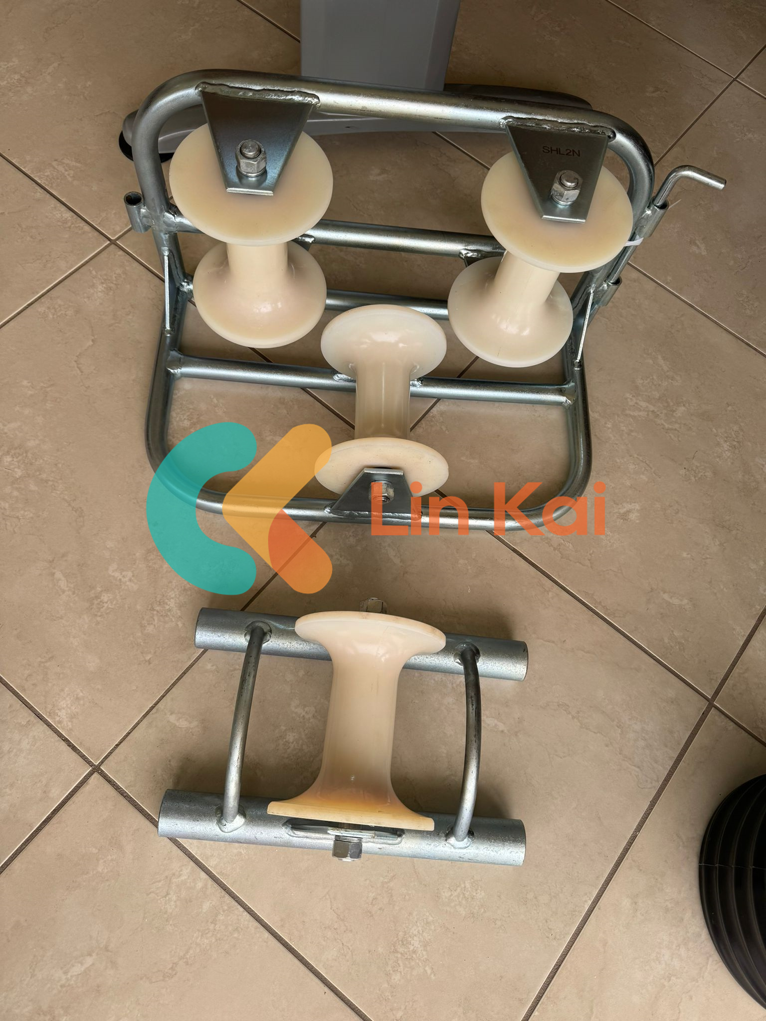 Какви са основните функции на кабелната заземяваща ролка?